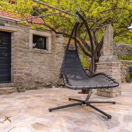 Vikendica Meadow Hill